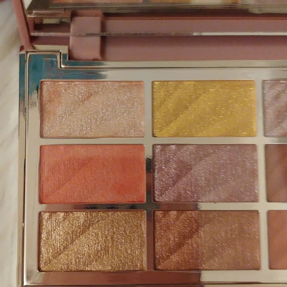 💝FIRM! NWT CIATE LONDON THE VELVET EYESHADOW PALETTE